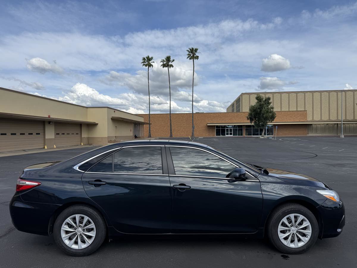 Used 2016 Toyota Camry LE image 8