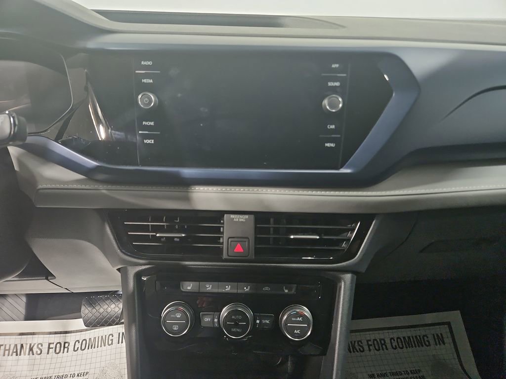 Certified 2024 Volkswagen Taos SE w/ Black Wheel Package image 21