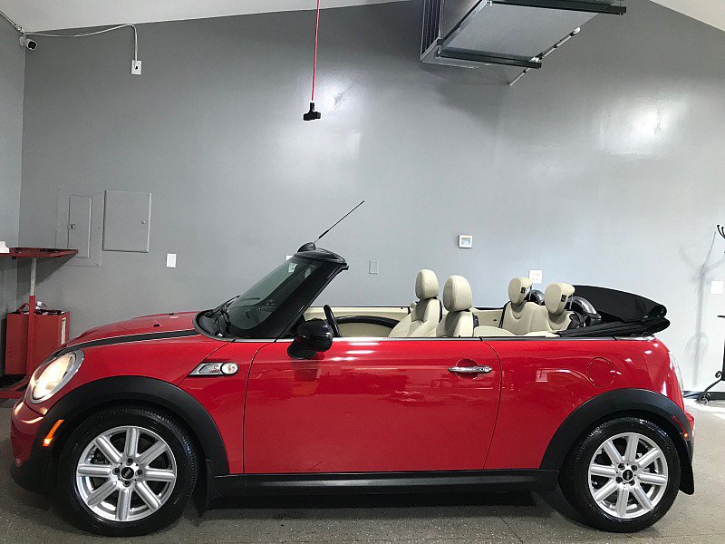 Used 2013 MINI Cooper S w/ Technology Pkg 2 FWD image 11