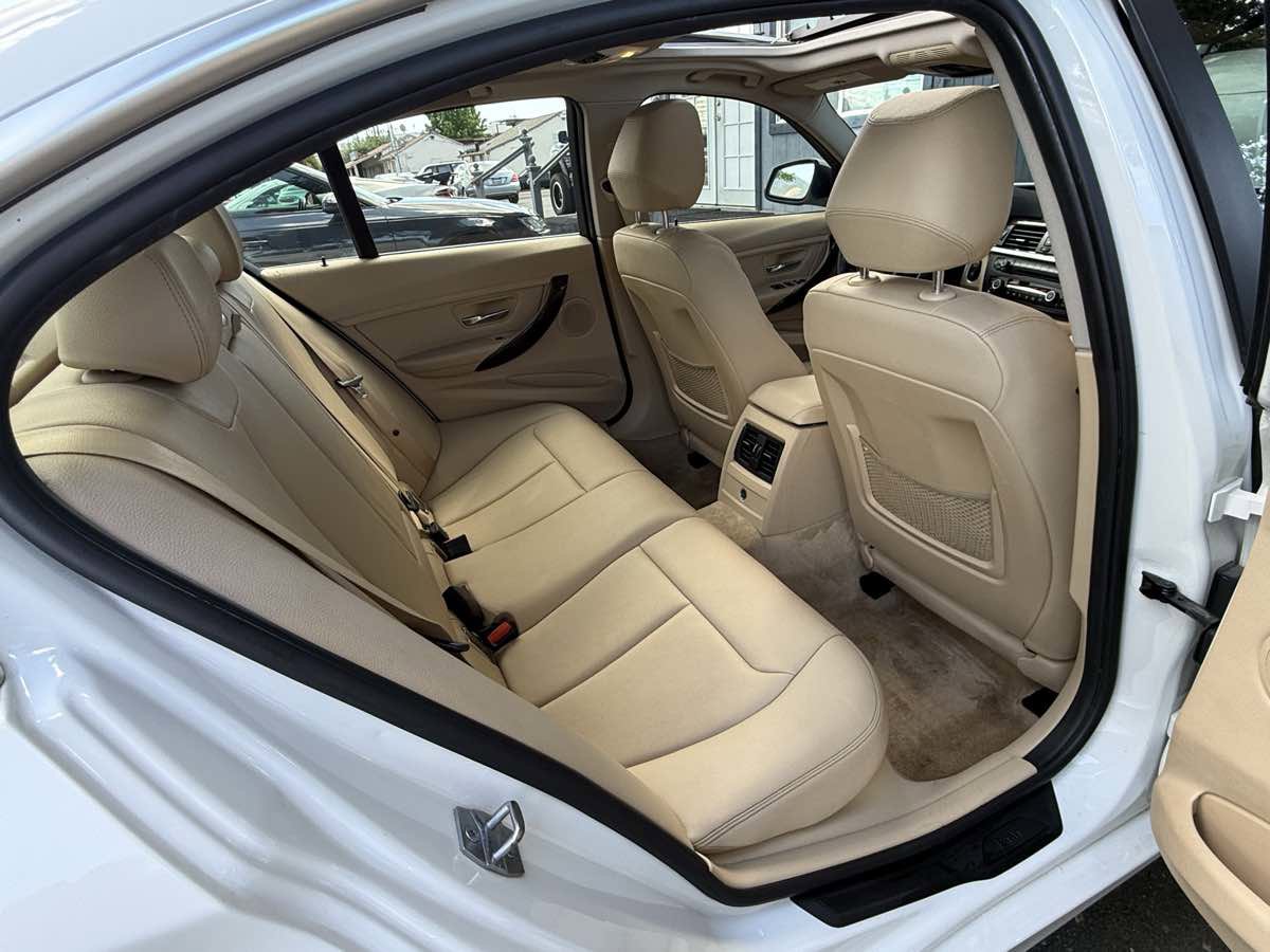 Used 2015 BMW 328i xDrive Sedan AWD/4WD image 10