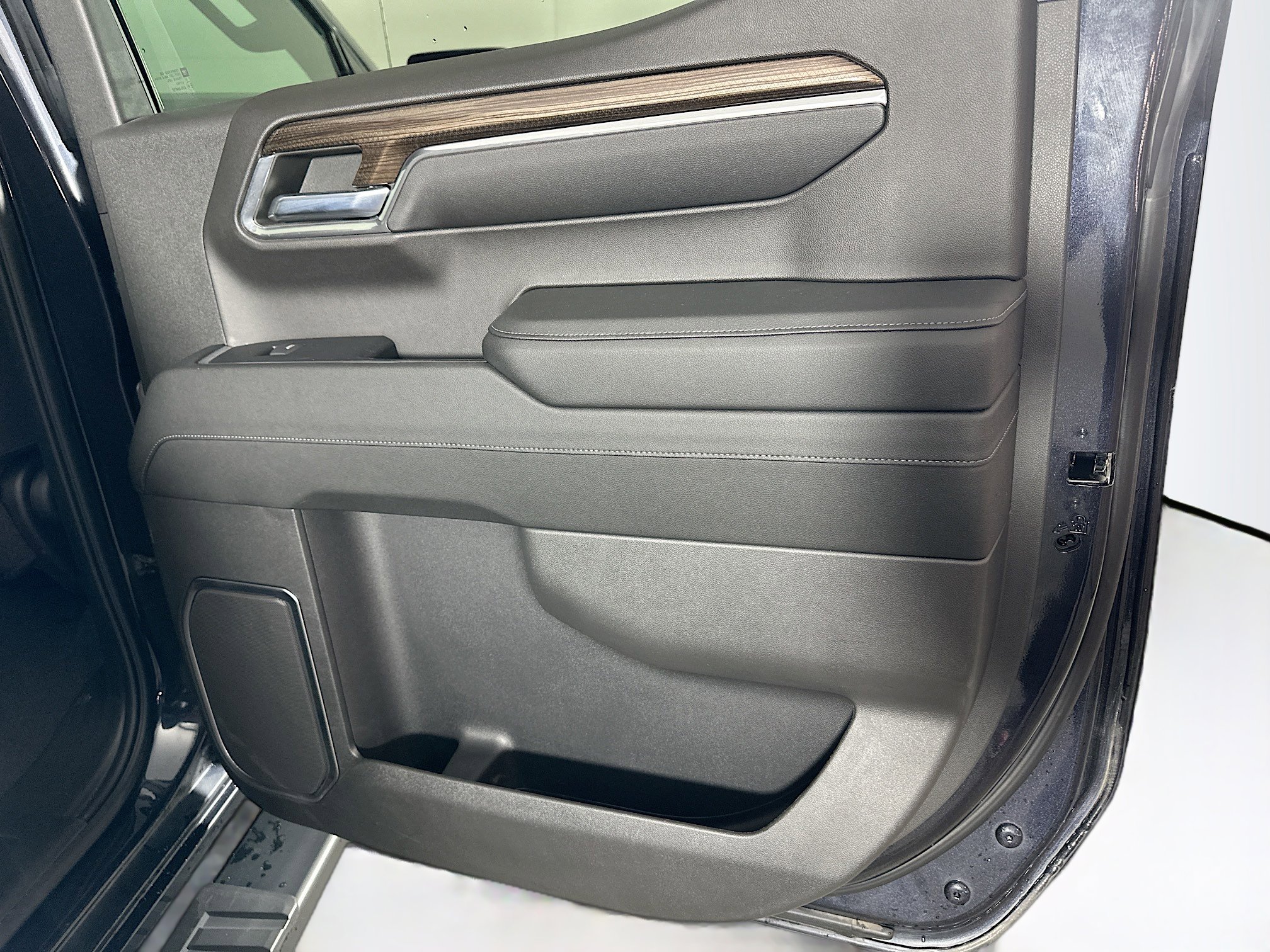 Used 2023 Chevrolet Silverado 1500 LT AWD/4WD image 27