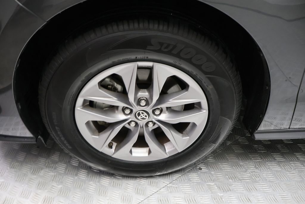 Certified 2025 Toyota Sienna XLE FWD image 4