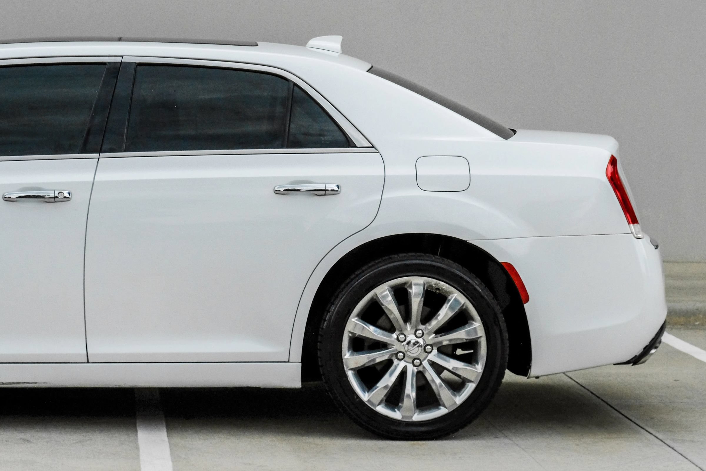 Used 2020 Chrysler 300 Limited RWD image 15