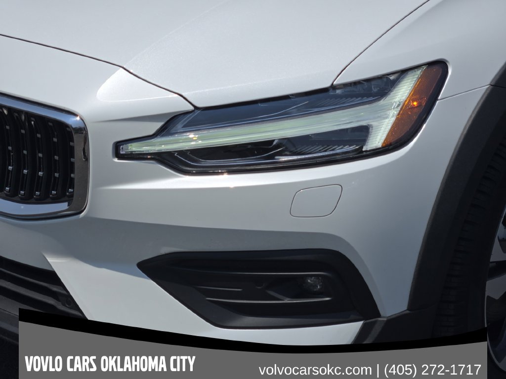 Certified 2026 Volvo V60 B5 Cross Country Plus w/ Climate Package AWD/4WD image 11