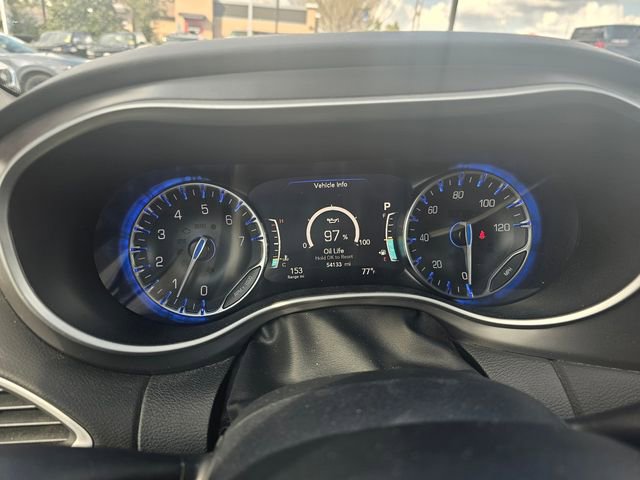 Used 2025 Chrysler Pacifica Select image 27