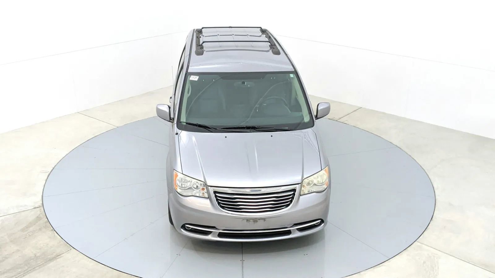 Used 2014 Chrysler Town & Country Touring image 36