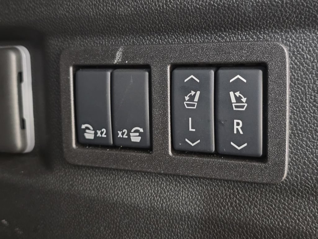 Used 2025 Chevrolet Tahoe RST w/ Comfort Package AWD/4WD image 14