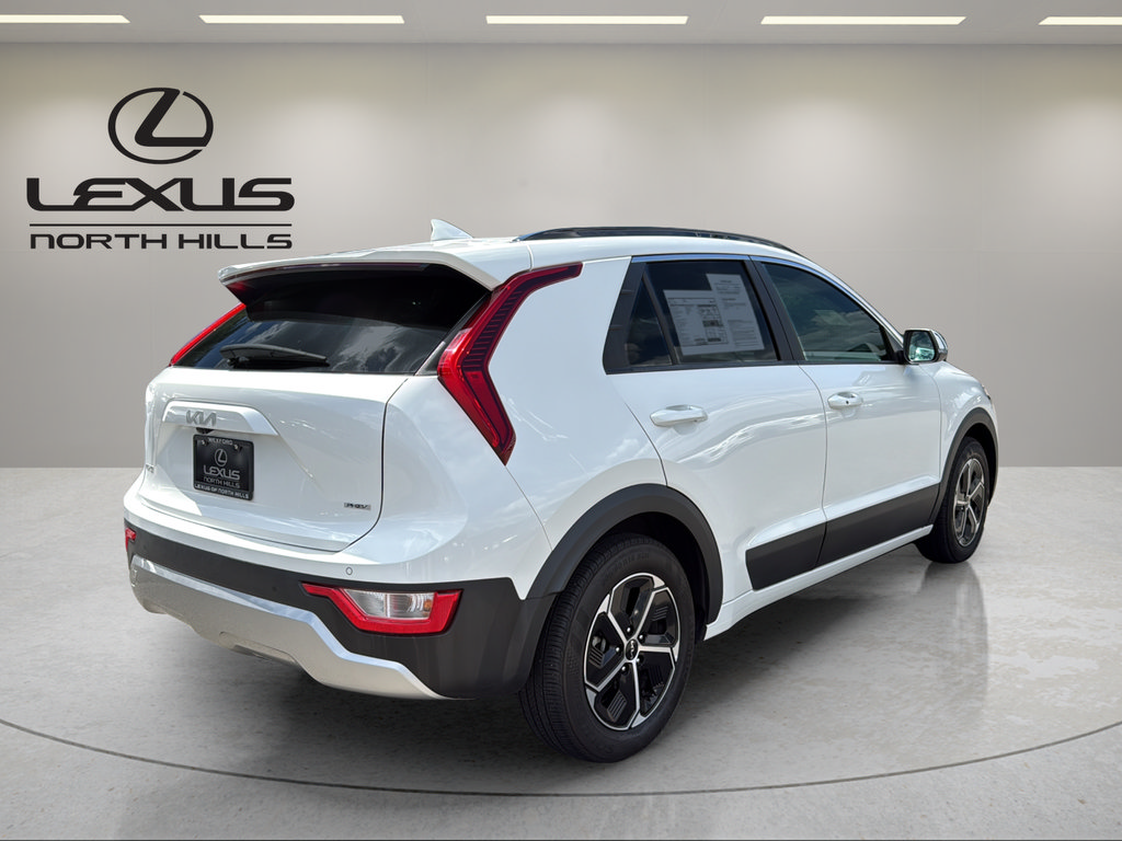 Used 2024 Kia Niro EX w/ EX Cold Weather Package FWD image 6