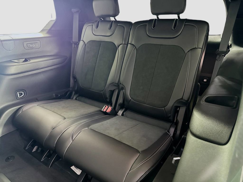 New 2025 Jeep Grand Cherokee L Laredo image 13