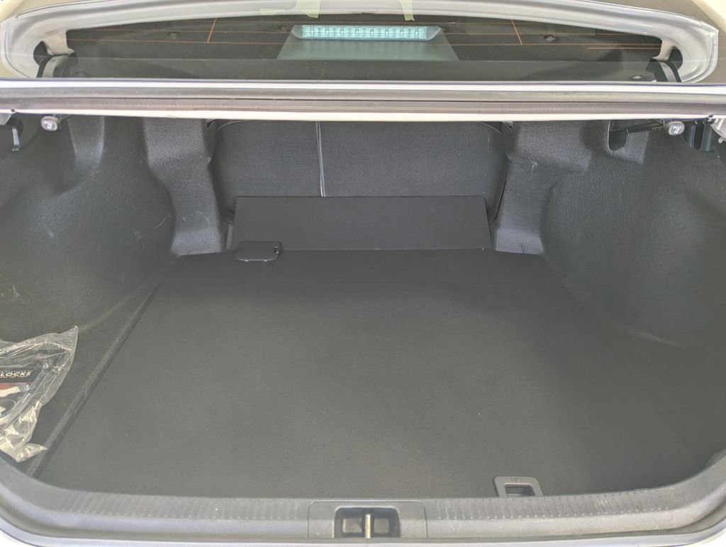 Used 2020 Toyota Camry XLE image 24