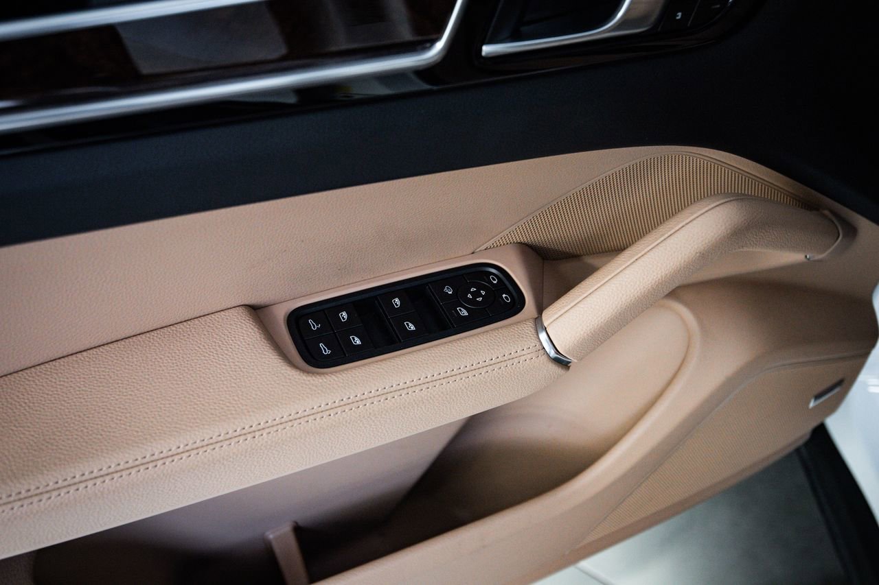 Certified 2023 Porsche Cayenne Platinum Edition image 22