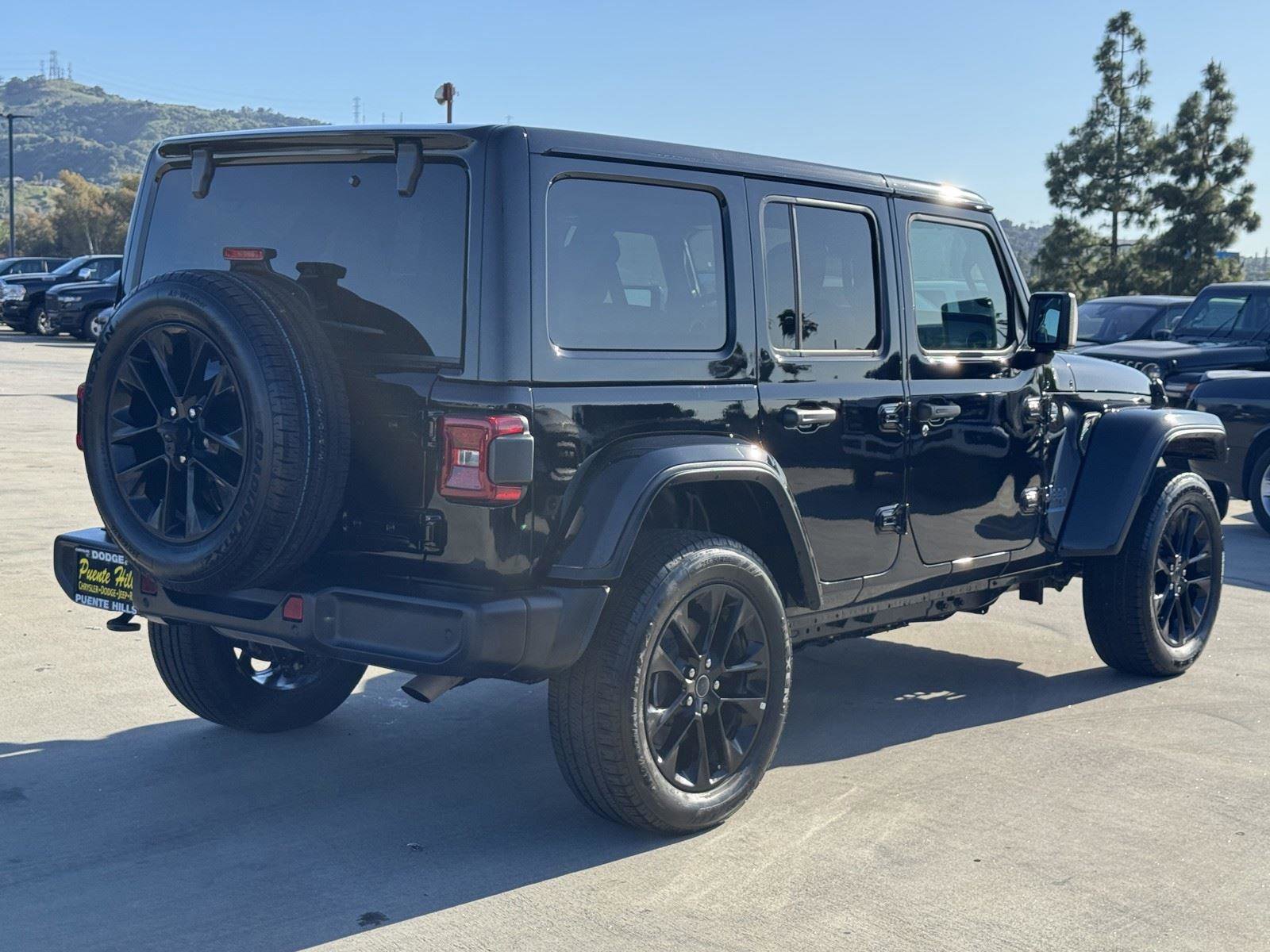 Certified 2025 Jeep Wrangler Sahara w/ Safety Group AWD/4WD image 6