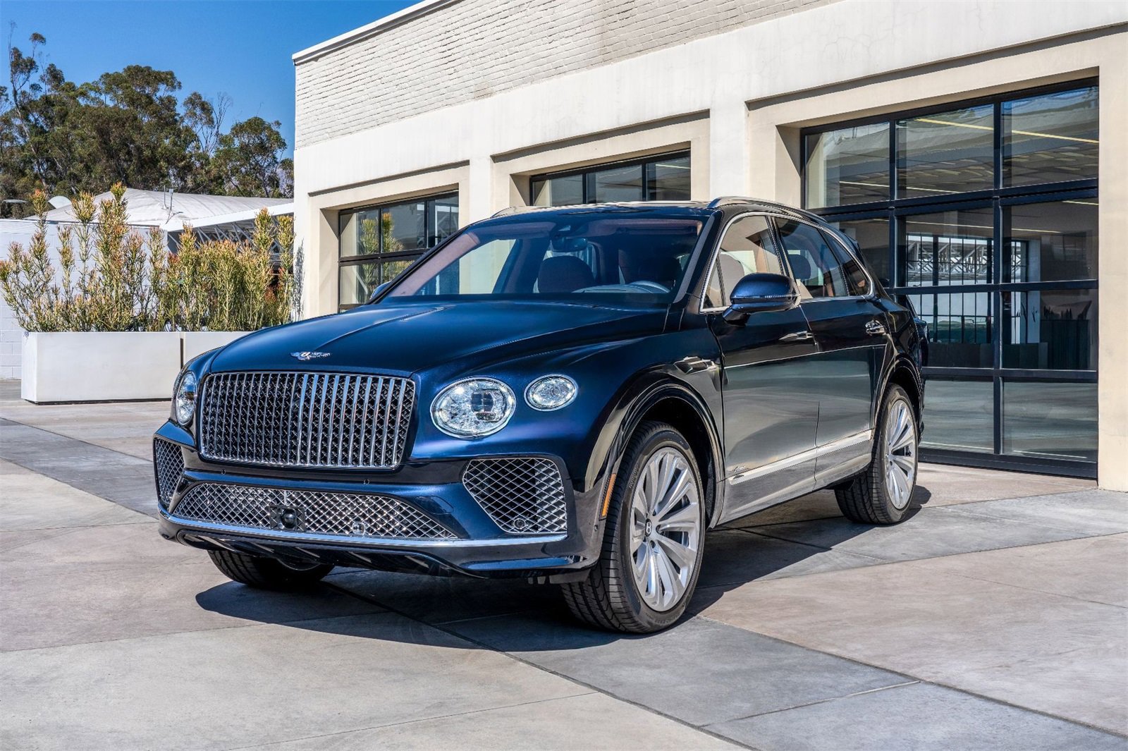 Used 2024 Bentley Bentayga image 3