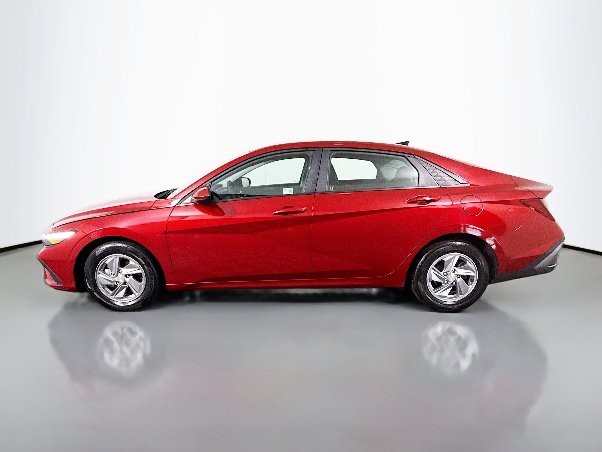 Used 2024 Hyundai Elantra SE FWD image 6