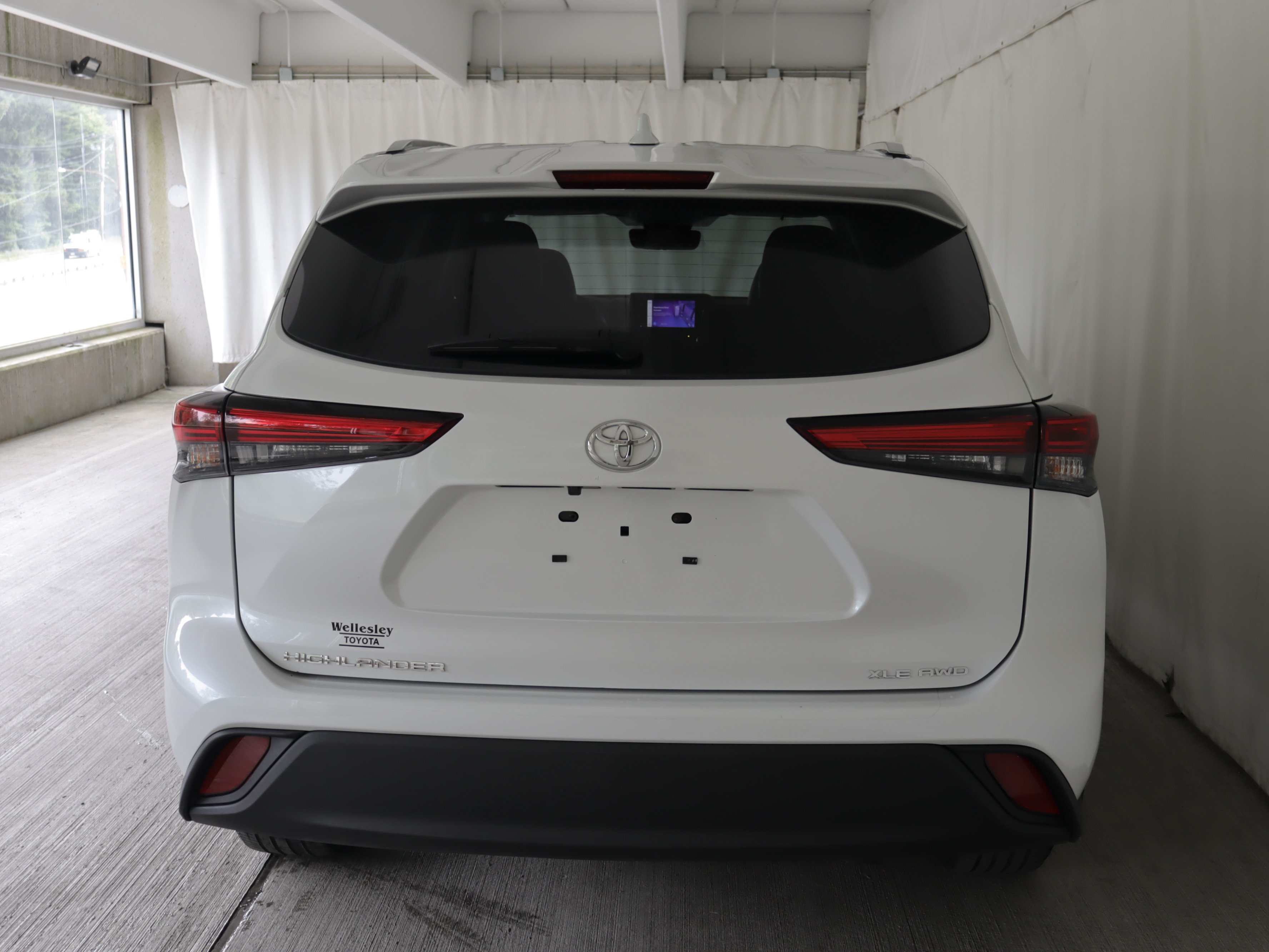 Used 2023 Toyota Highlander XLE AWD/4WD image 26