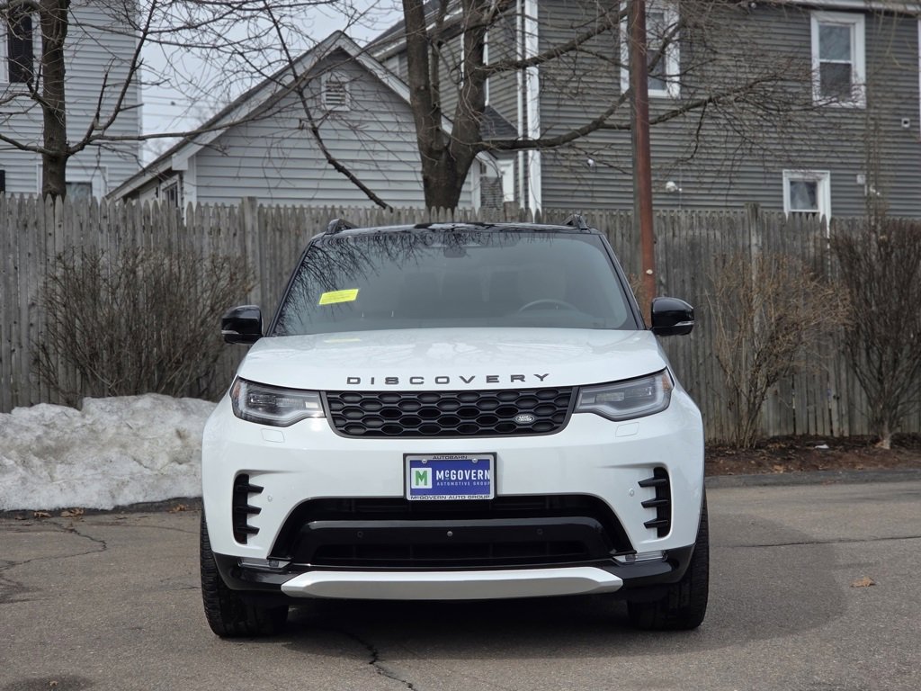Used 2025 Land Rover Discovery Dynamic SE image 8