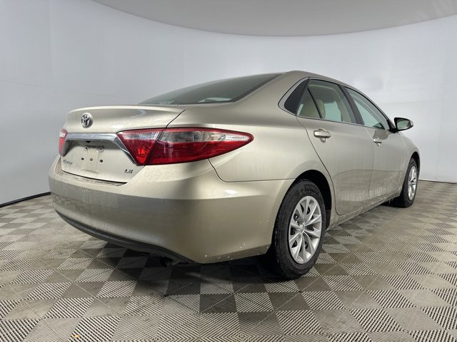 Used 2017 Toyota Camry LE image 4