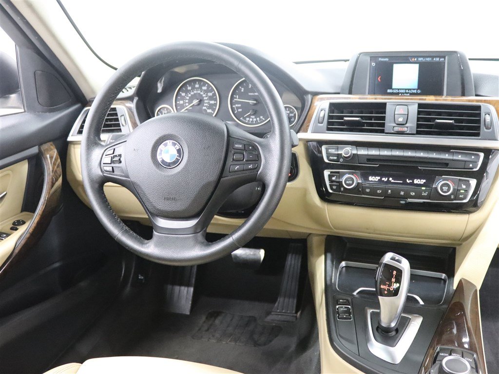 Used 2018 BMW 320i xDrive Sedan AWD/4WD image 16