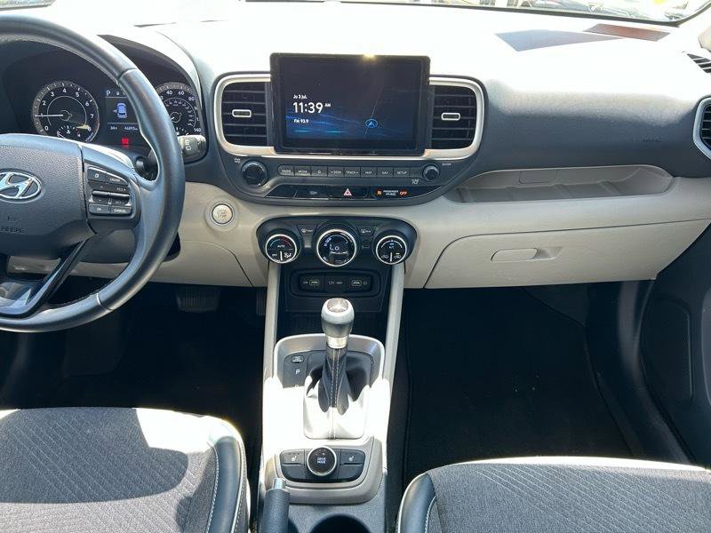 Used 2022 Hyundai Venue Limited FWD image 11