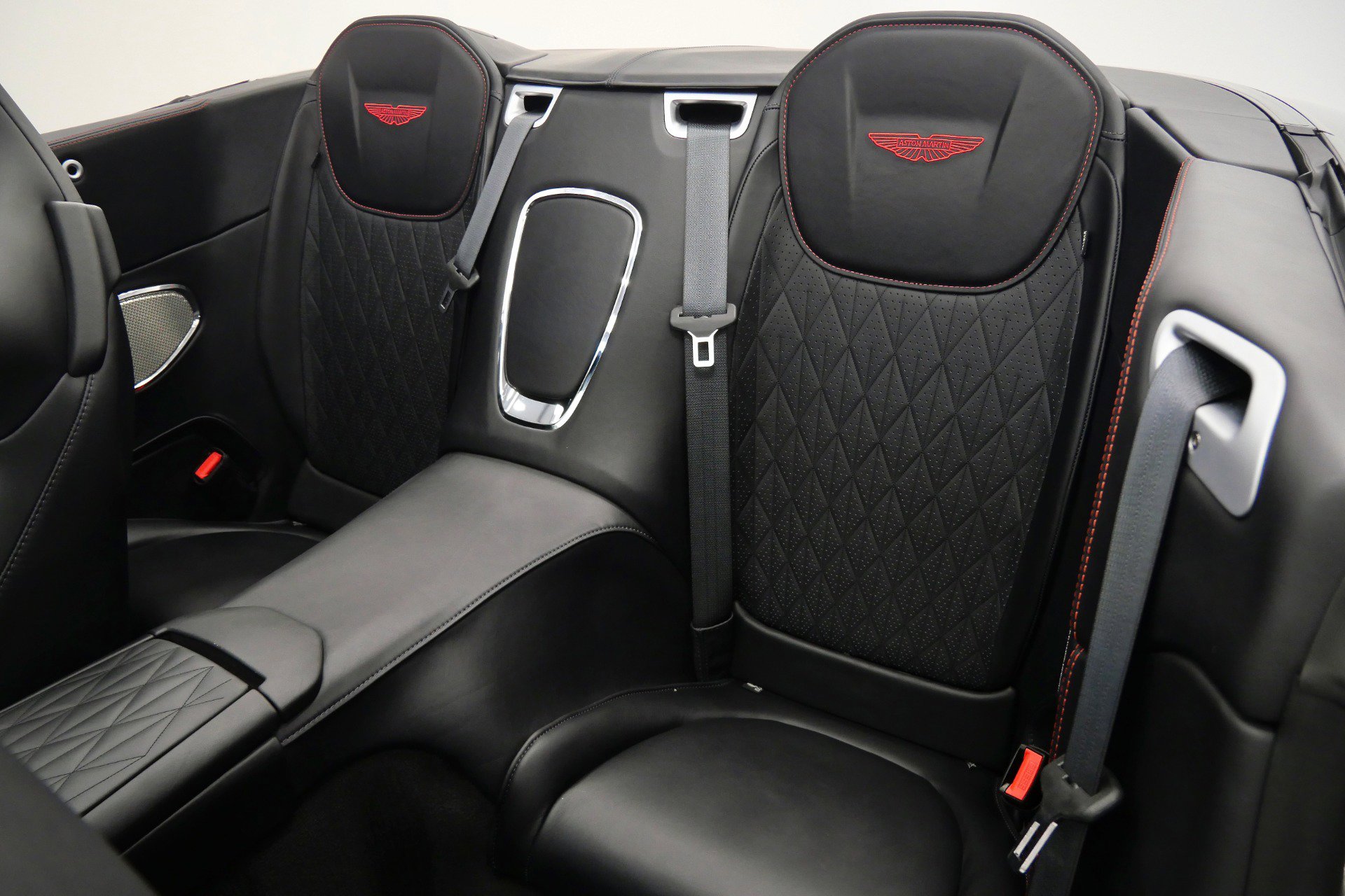 Used 2025 Aston Martin DB12 Convertible RWD image 16