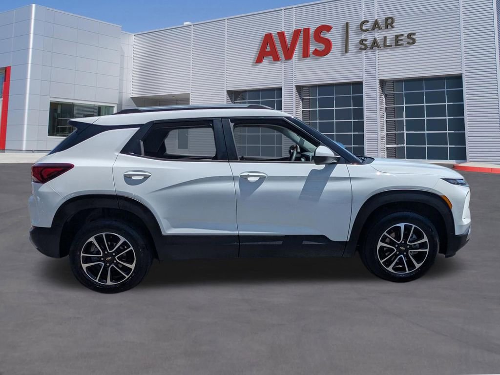 Used 2025 Chevrolet TrailBlazer LT AWD/4WD image 5