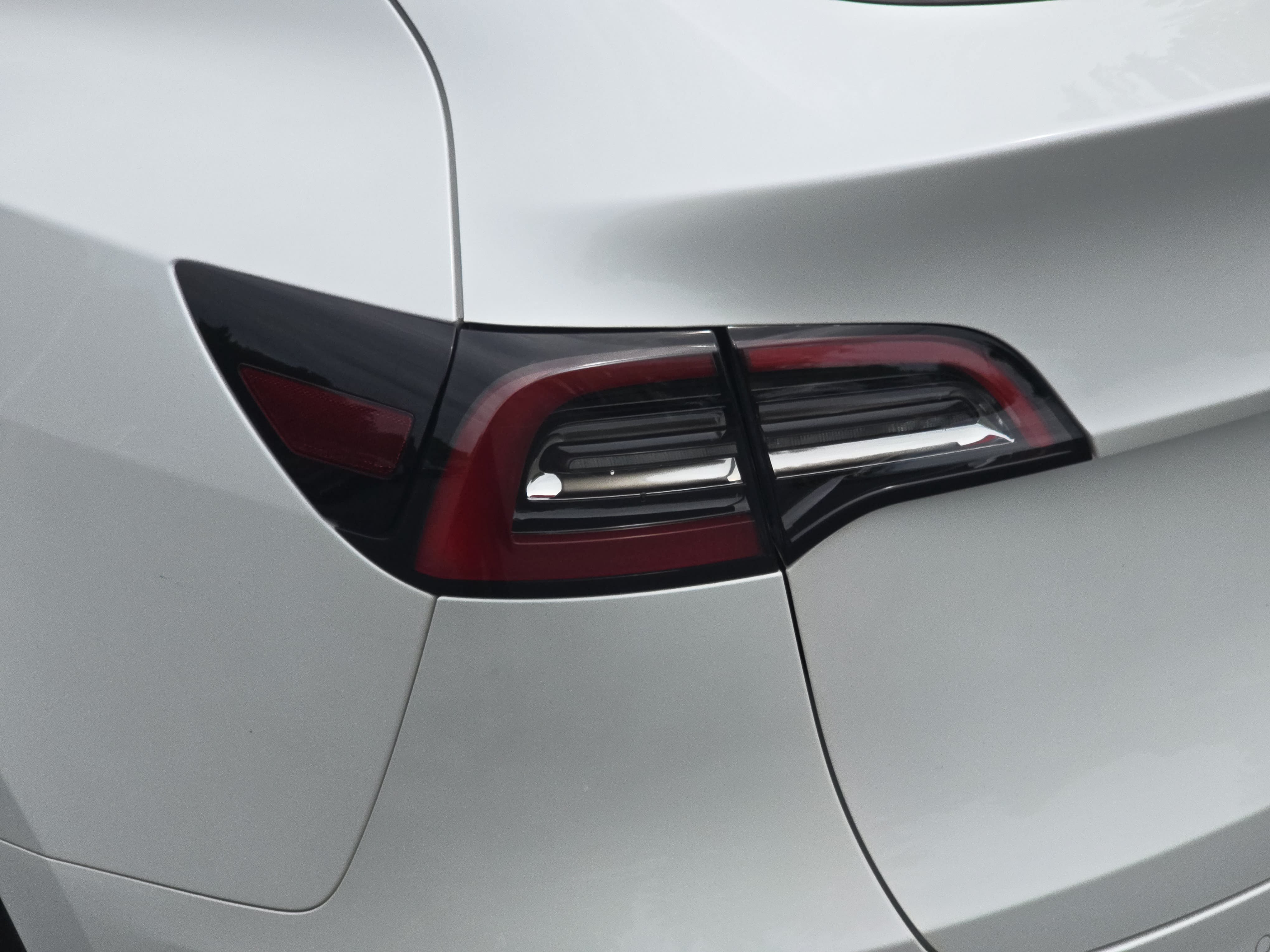 Used 2021 Tesla Model Y Long Range AWD/4WD image 32