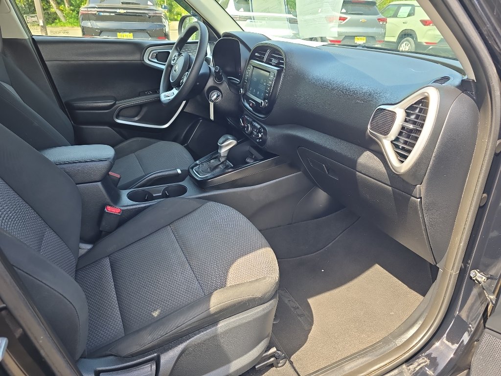 Used 2021 Kia Soul LX FWD image 16