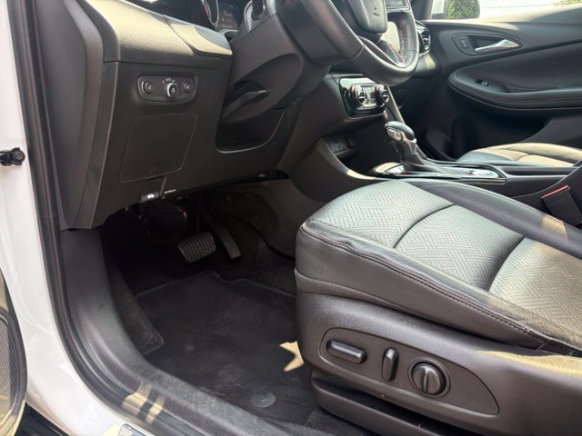 Used 2020 Buick Encore GX Essence w/ Experience Buick Package FWD image 30