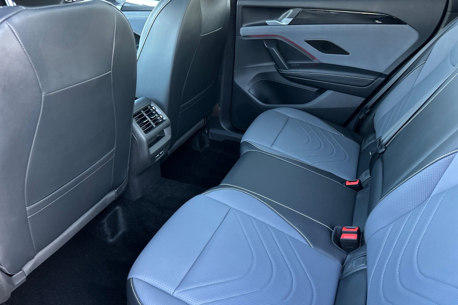 New 2026 Volkswagen Tiguan SE R-Line FWD image 10