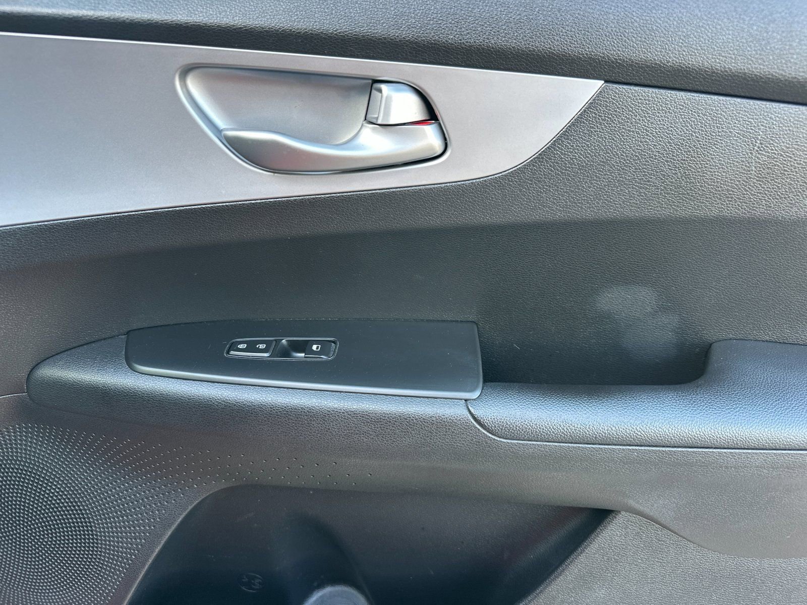 Used 2023 Kia Forte LXS image 18