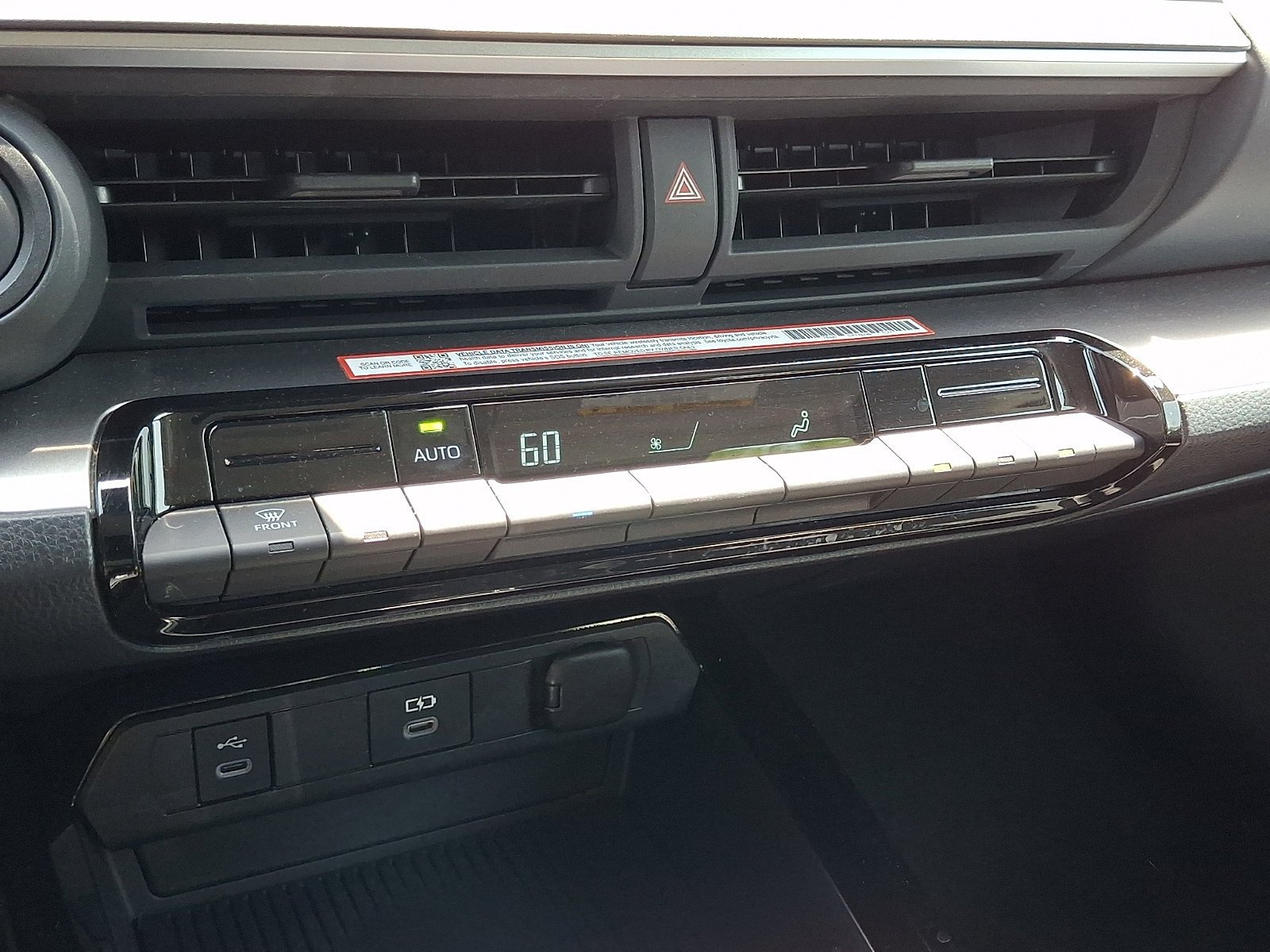 Used 2025 Toyota Prius LE FWD image 17
