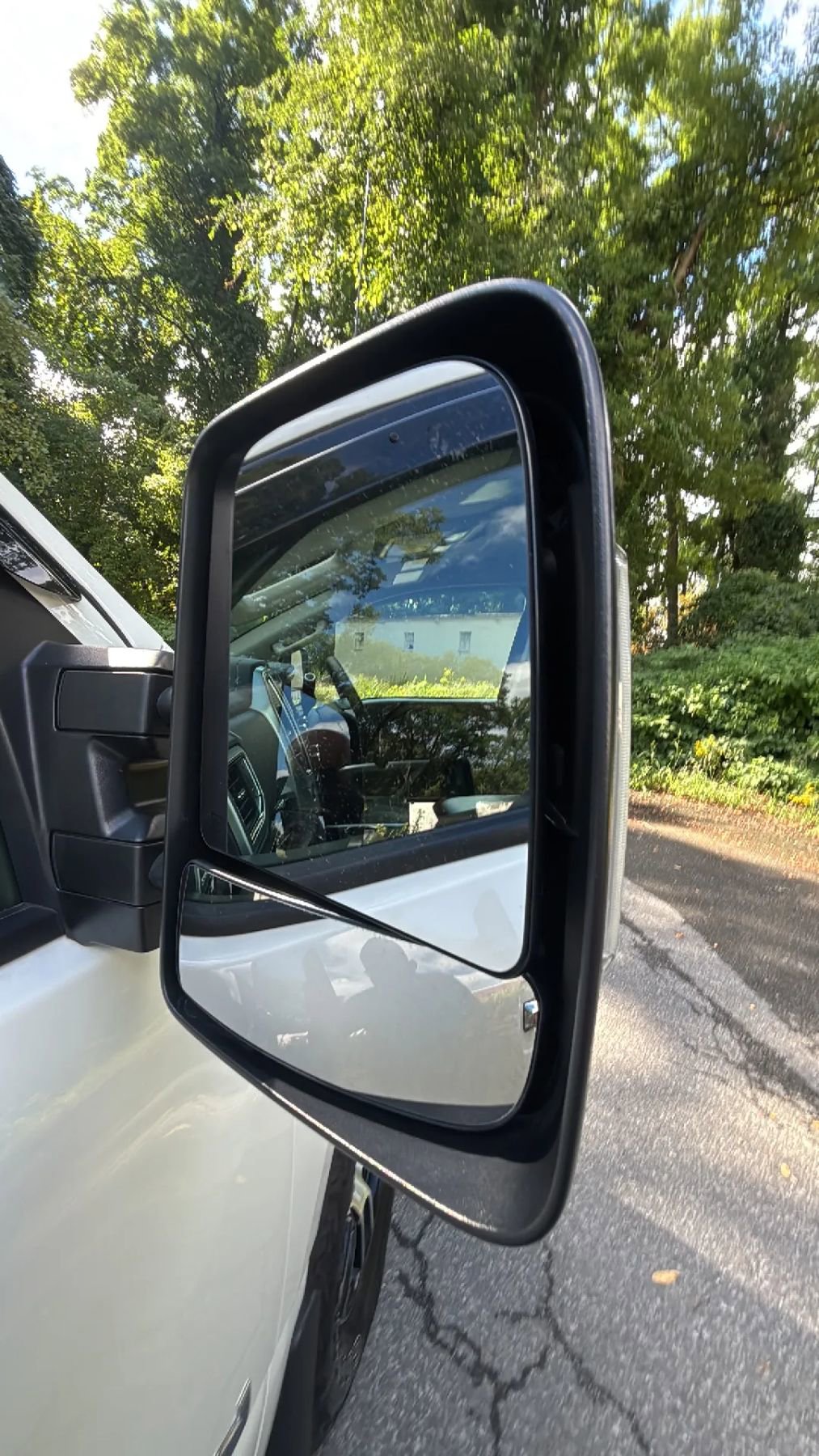 Used 2021 Nissan Titan SV w/ SV Convenience Package image 27