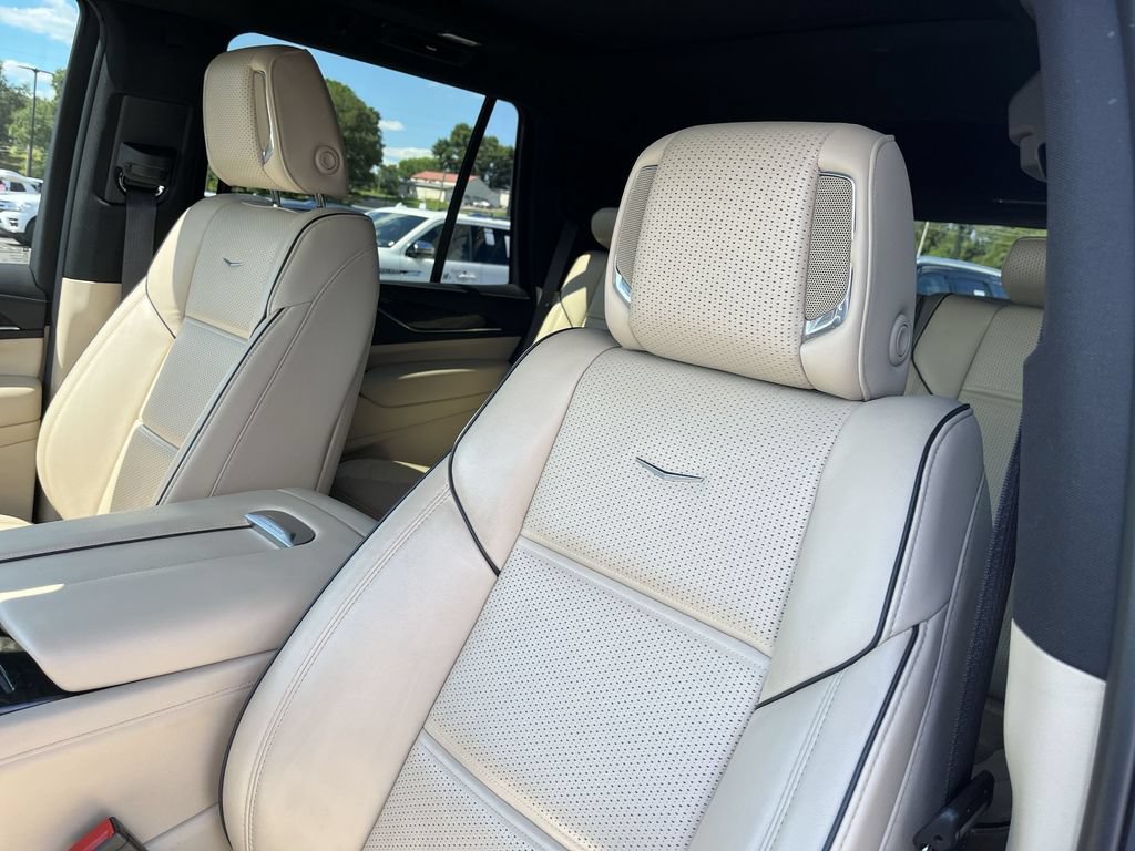Used 2023 Cadillac Escalade Premium Luxury w/ Performance Package AWD/4WD image 11