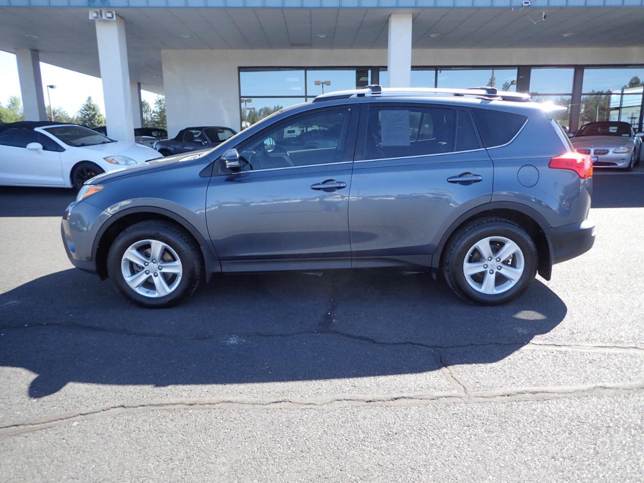 Used 2013 Toyota RAV4 XLE AWD/4WD image 2