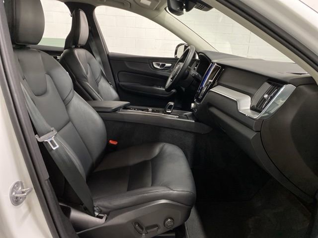 Used 2025 Volvo XC60 B5 Core image 79