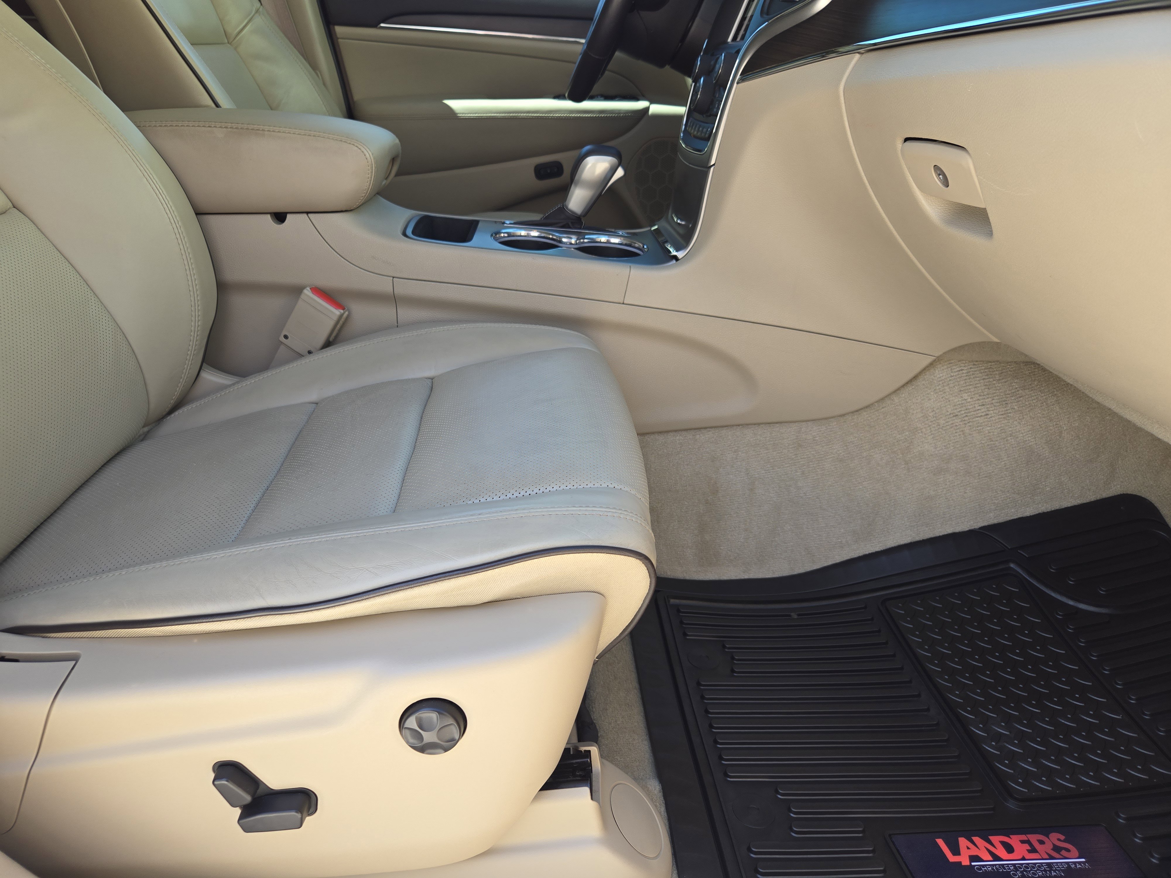Used 2018 Jeep Grand Cherokee Overland RWD image 15