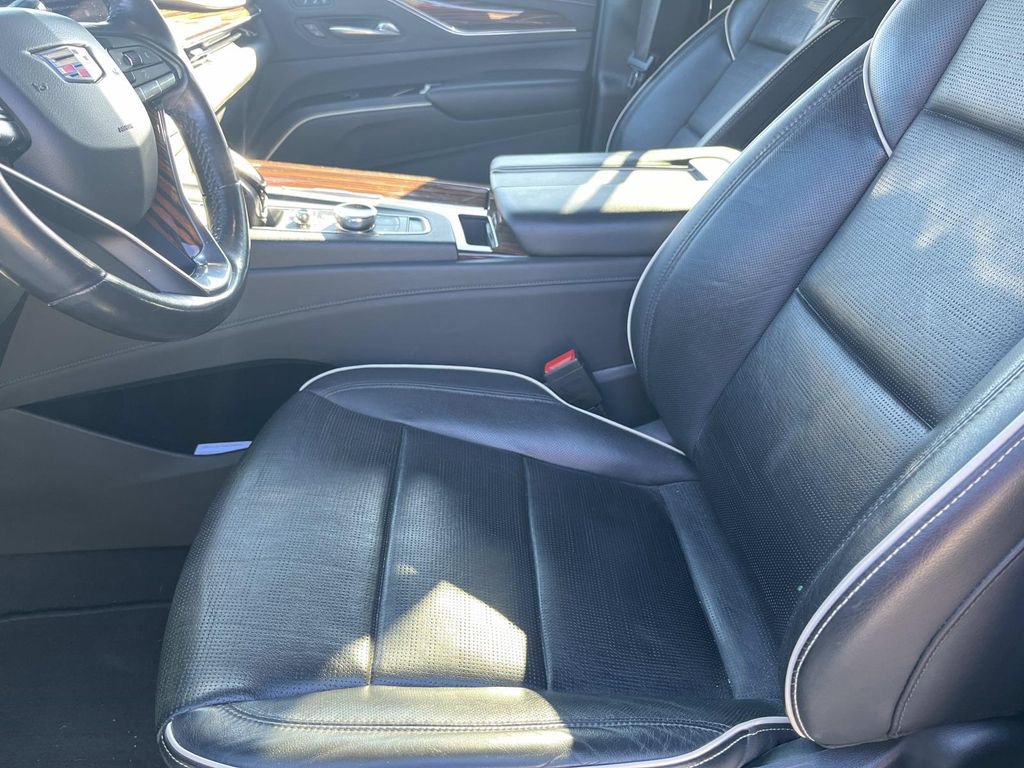 Used 2021 Cadillac Escalade Premium Luxury w/ Performance Package image 29