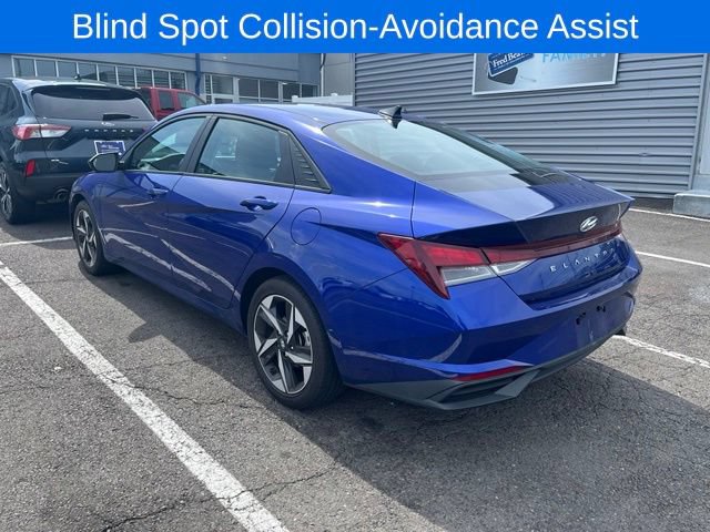 Used 2023 Hyundai Elantra SEL w/ Convenience Package FWD image 3