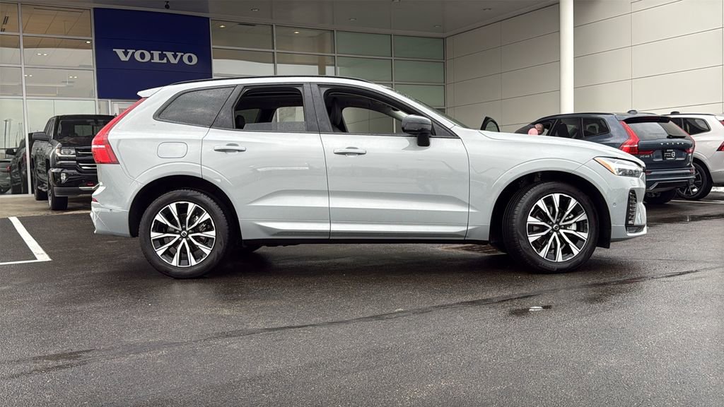 Certified 2025 Volvo XC60 B5 Plus image 2