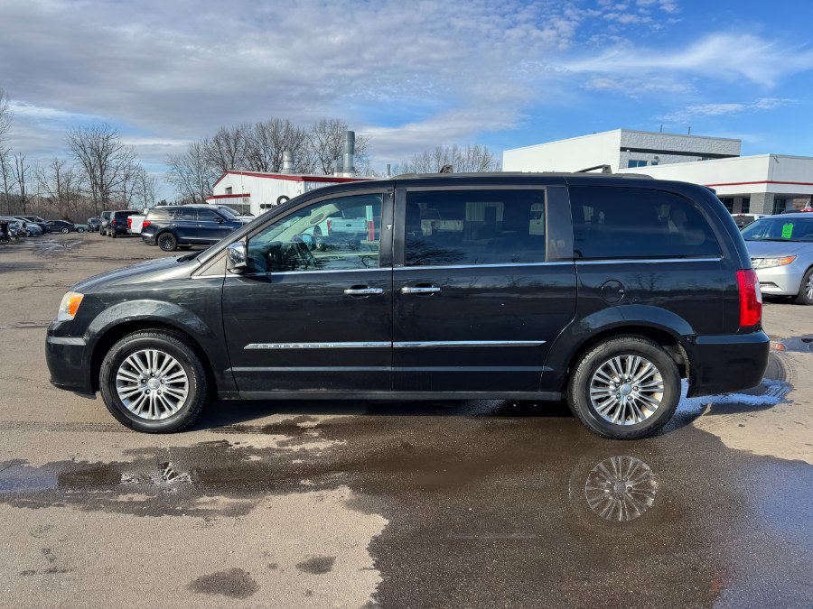 Used 2014 Chrysler Town & Country Touring-L w/ Driver Convenience Group image 2