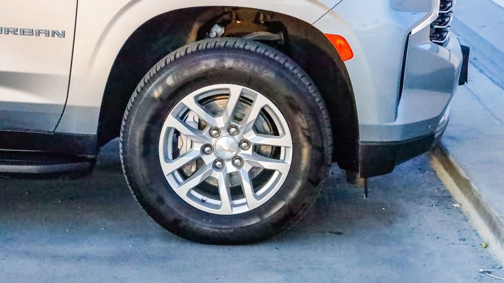 Used 2024 Chevrolet Suburban LT image 10