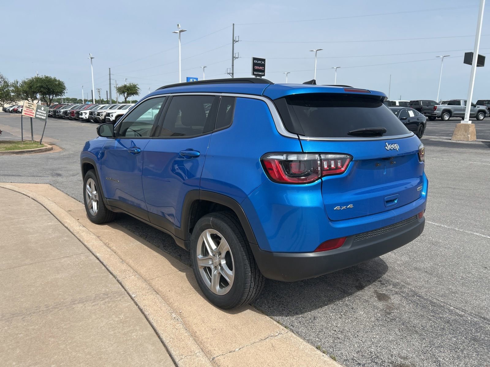 Used 2024 Jeep Compass Latitude AWD/4WD image 7