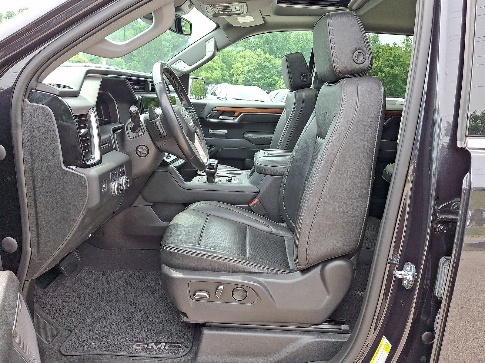 Used 2022 GMC Sierra 1500 Denali AWD/4WD image 11