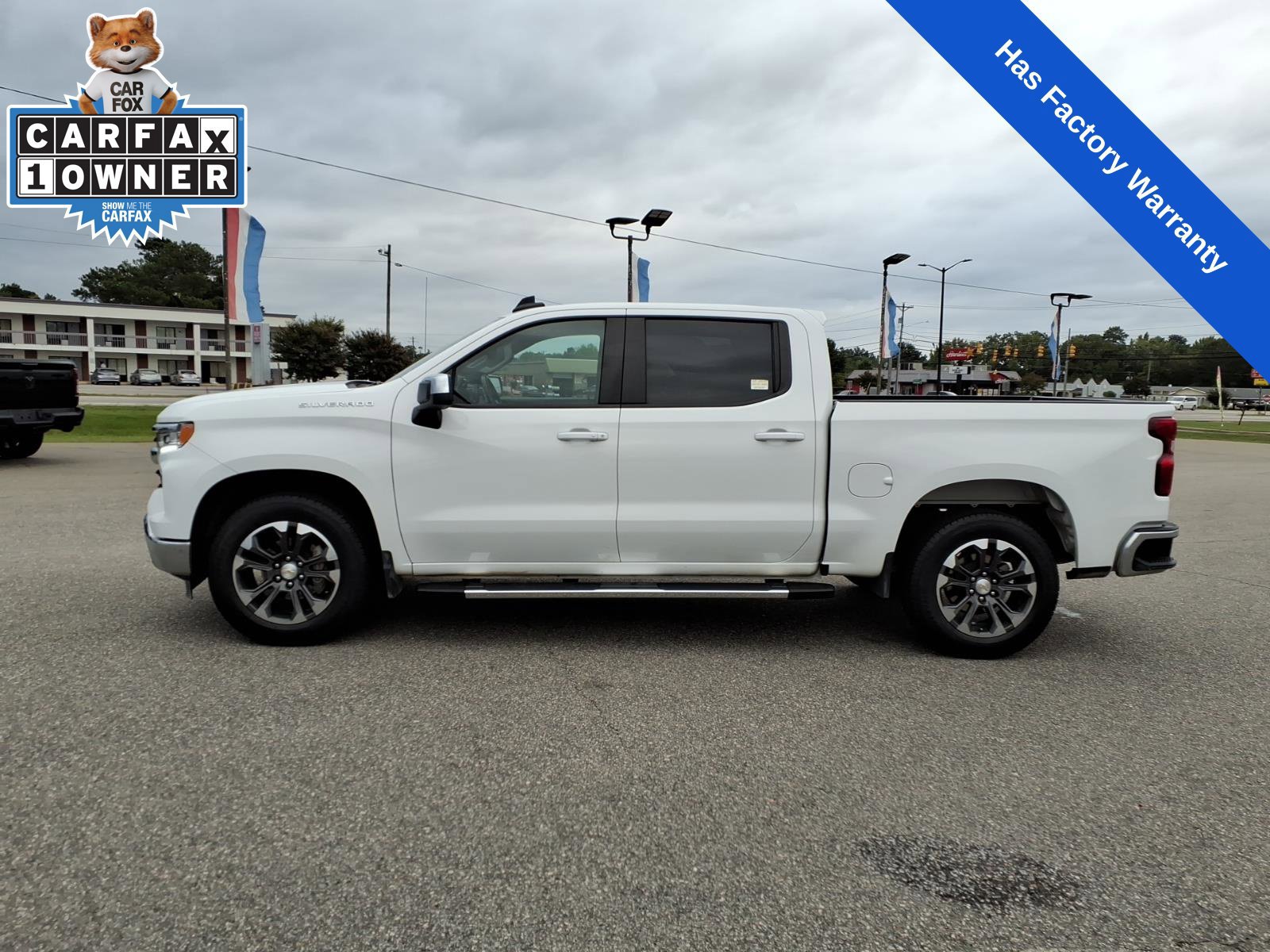 Used 2025 Chevrolet Silverado 1500 LT RWD image 2