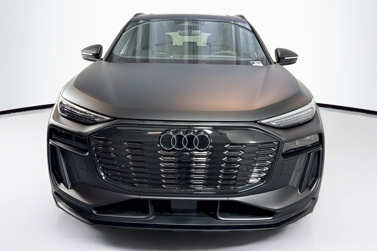 Used 2025 Audi SQ6 e-tron Prestige AWD/4WD image 2