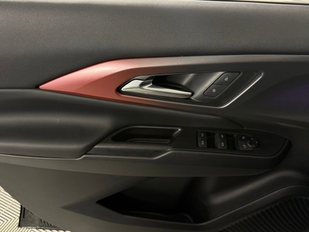 Used 2024 Chevrolet Equinox EV RS image 23