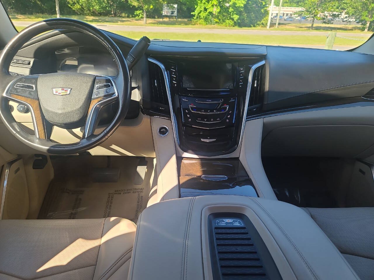 Used 2019 Cadillac Escalade Luxury AWD/4WD image 32