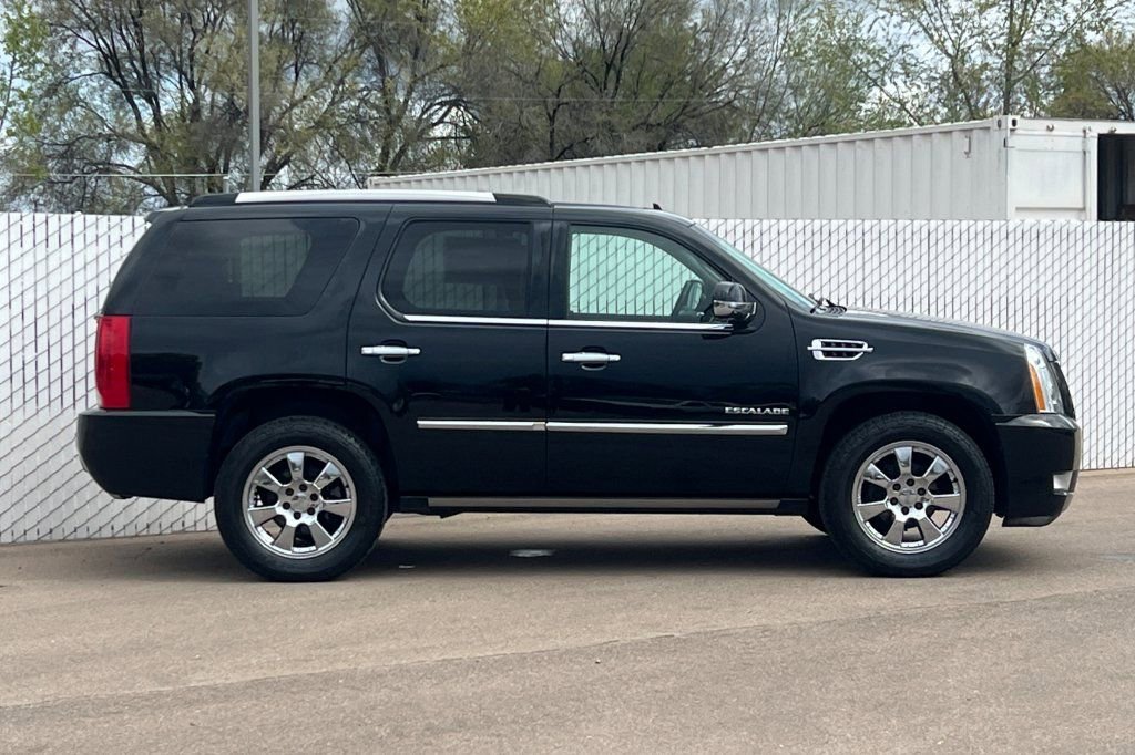 Used 2014 Cadillac Escalade Platinum AWD/4WD image 3