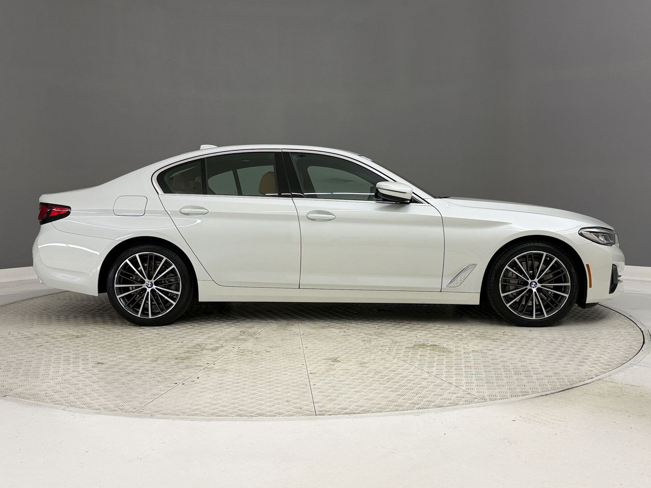 Certified 2023 BMW 530i w/ Premium Package RWD image 8