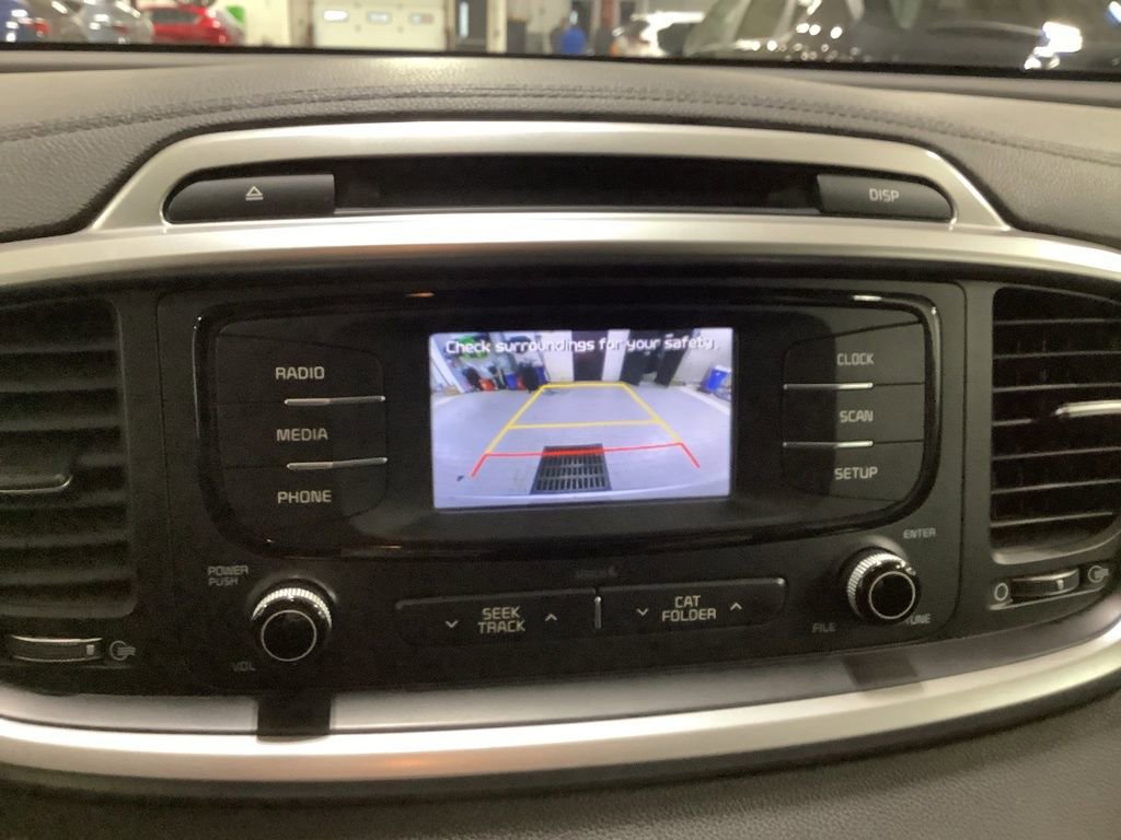 Used 2016 Kia Sorento LX image 19